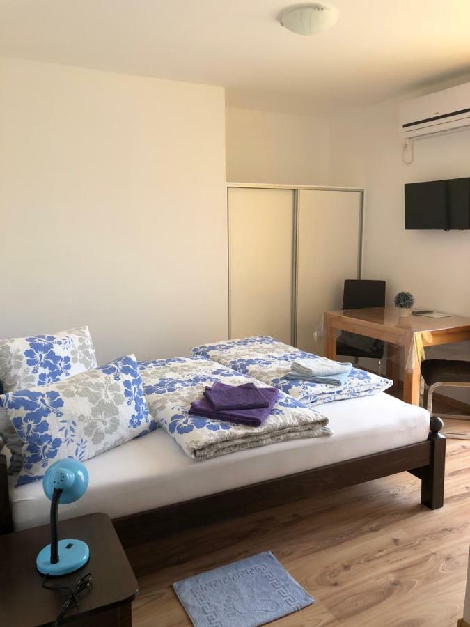 Apartment & Rooms Thomas 코레니카 외부 사진